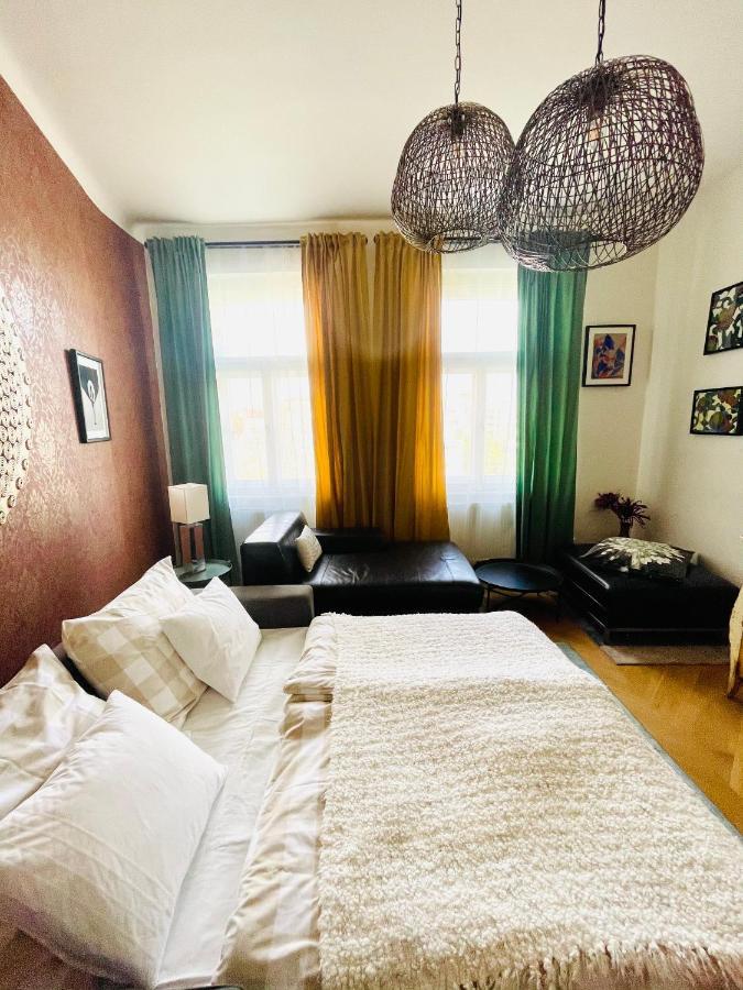 Outstanding Apartment In Center Praga Esterno foto