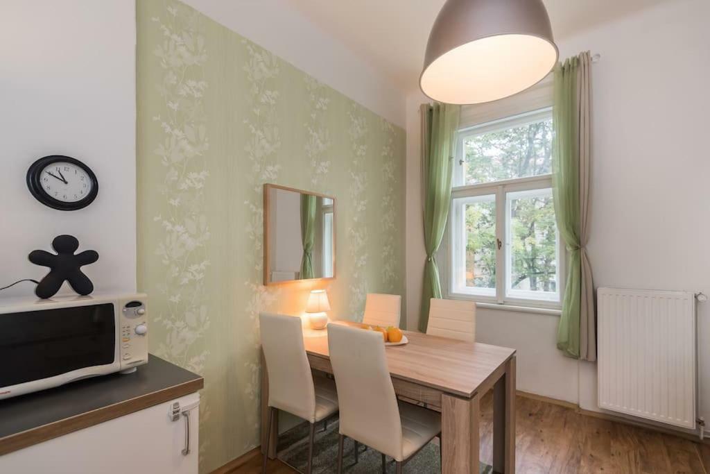 Outstanding Apartment In Center Praga Esterno foto